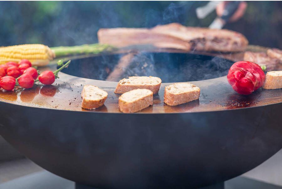 Redfire – ONYX – Zwart Staal – Vuurschaal – Fire Pit – Stevig staal – Diameter 80cm – Hoogte: 101cm Industrieel – Terrasverwarming – Sfeerhaard – BBQ – Grill – Inclusief regenhoes - Foto 4