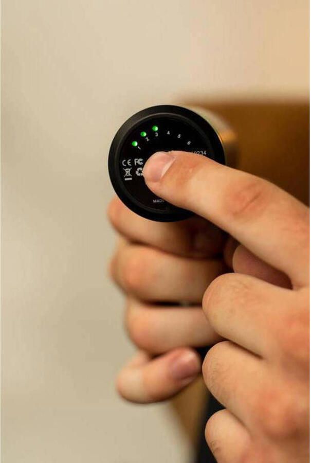 Tunturi MG30 Massage Gun Mini Oplaadbaar massageapparaat Massage pistool Incl. 4 opzetstukken en koffer zwart - Foto 4