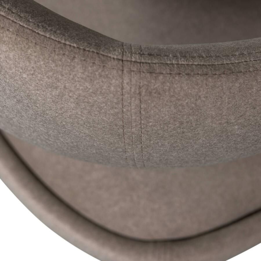 Vtwonen | Arms eetkamerstoel vilt bruin | Eetkamerstoelen | Armstoel - Foto 2