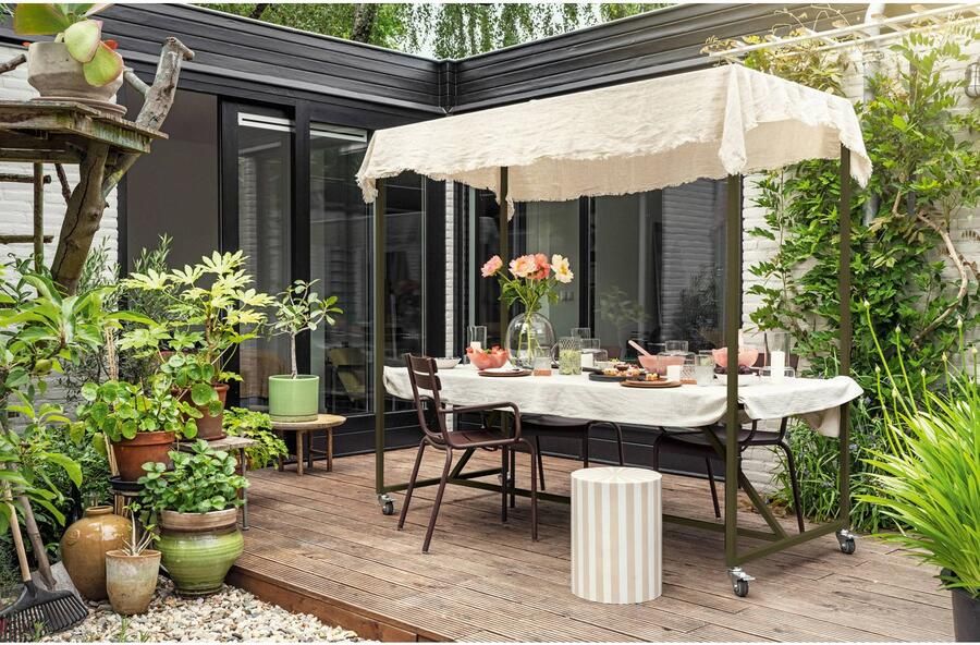 Vtwonen Outdoor Eettafel Blue Sky Met decoframe 220 x 97cm Bruin