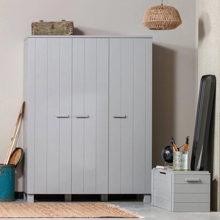 WOOOD | Dennis 3-deurs Kast Grenen Betongrijs Geborsteld | Slaapkamerkasten | KledingkastLinnenkast - Foto 5