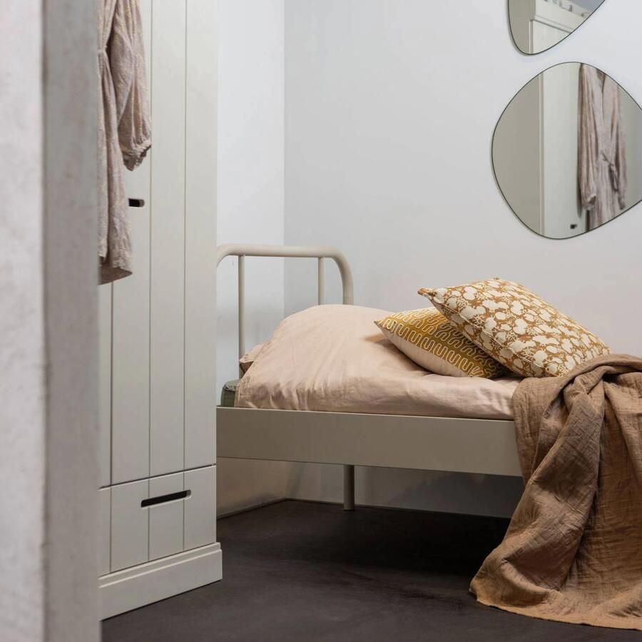 WOOOD | Mata 1-persoons bed metaal zand 90x200cm | Slaapkamer meubels | Ledikant
