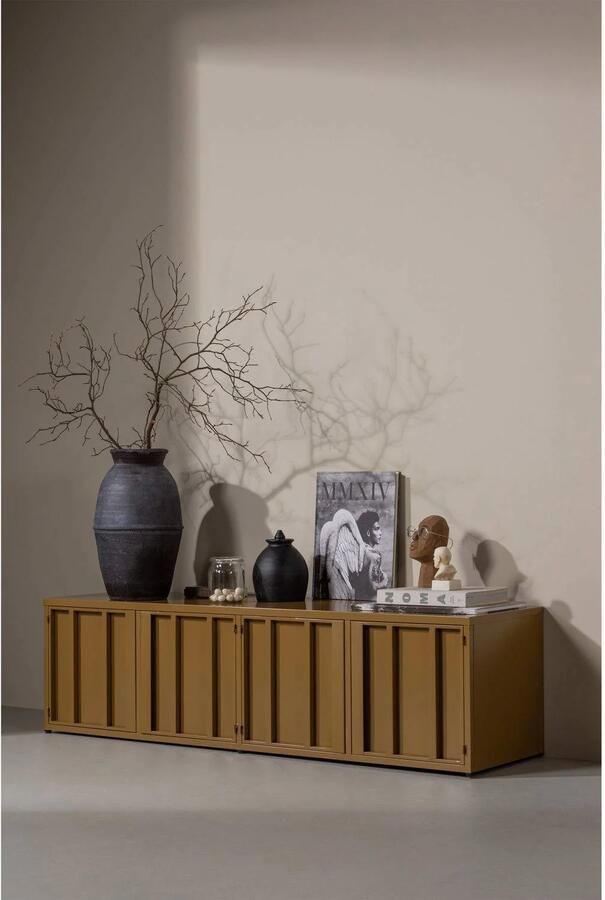 WOOOD | Level tv-meubel metaal honinggeel 44x160cm | Woonkamer meubels | Tv-dressoir | Tv-meubel